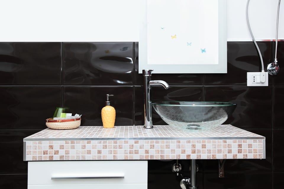 Apartment | Bathroom | Shower, free toiletries, hair dryer, bidet