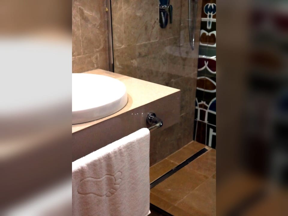 Double or Twin Room | Bathroom