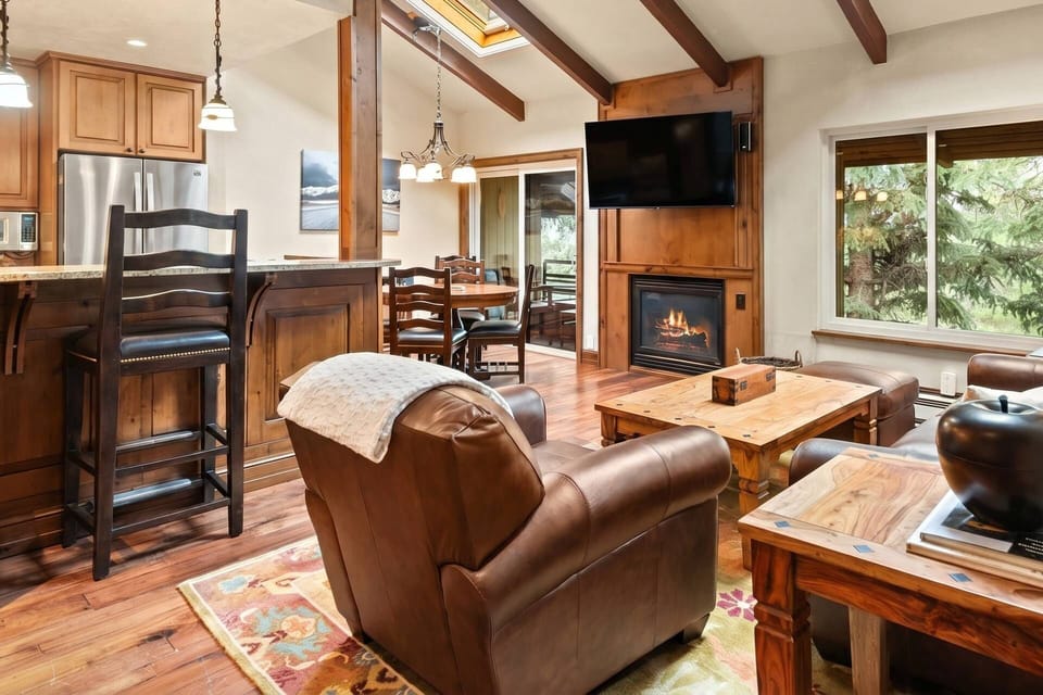 A true mountain hideaway awaits you at Seasons Four in Snowmass!