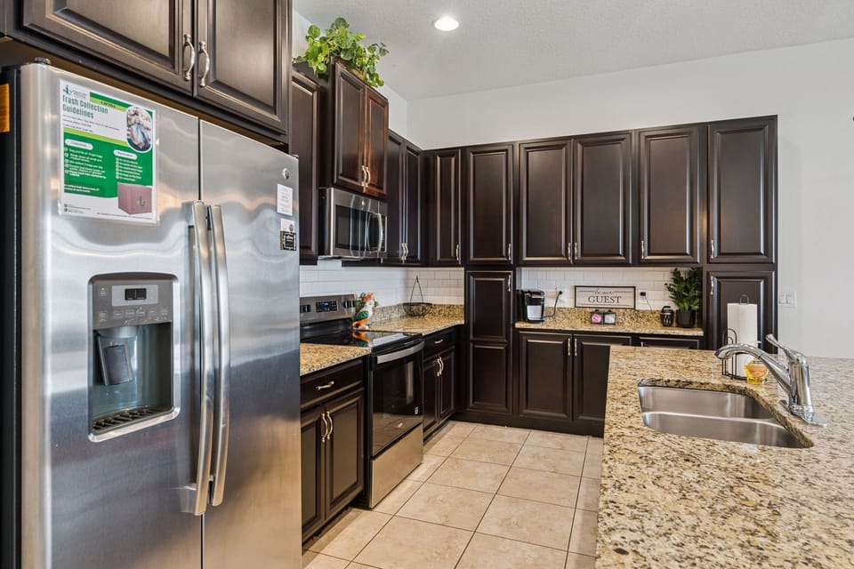 Spacious kitchen with everything you need to cook at home 
