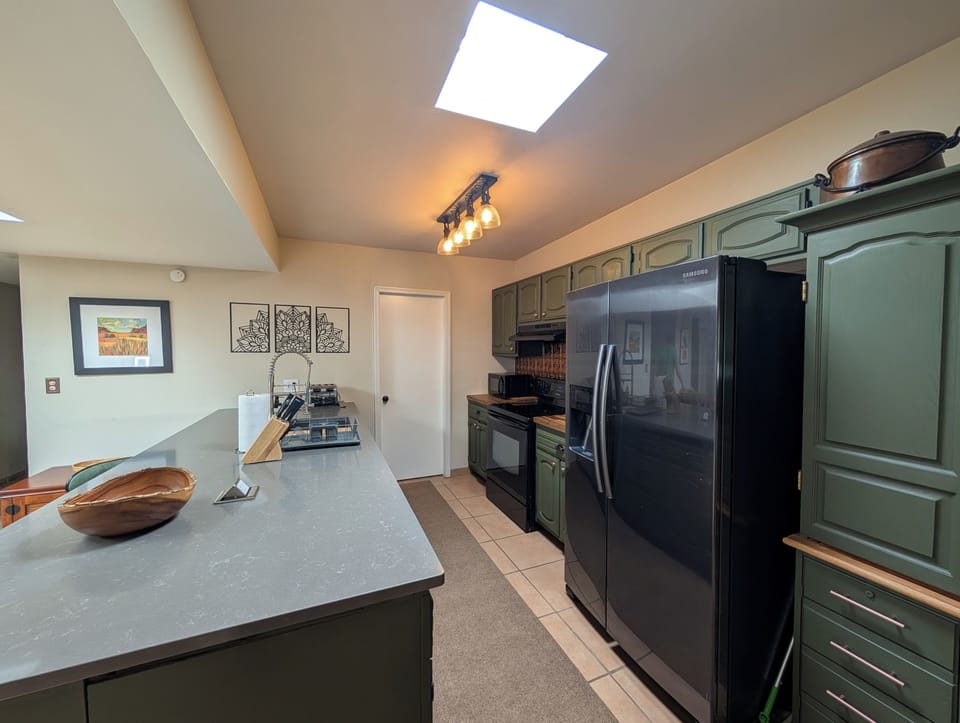 Fully equipped kitchen. 