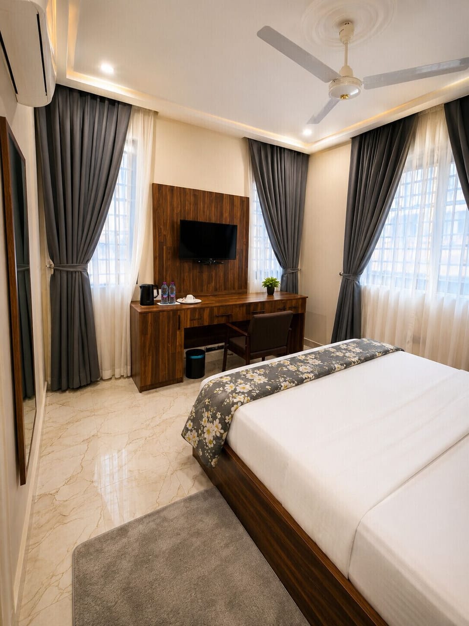 Standard Room | In-room safe, desk, laptop workspace, blackout drapes