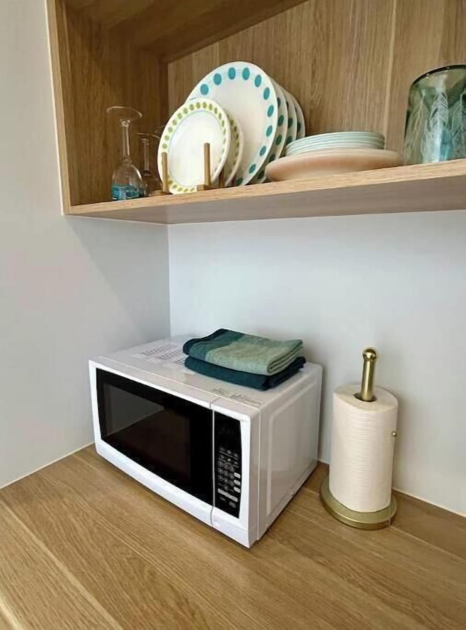 Microwave, toaster, kettle and fridge are all provided 