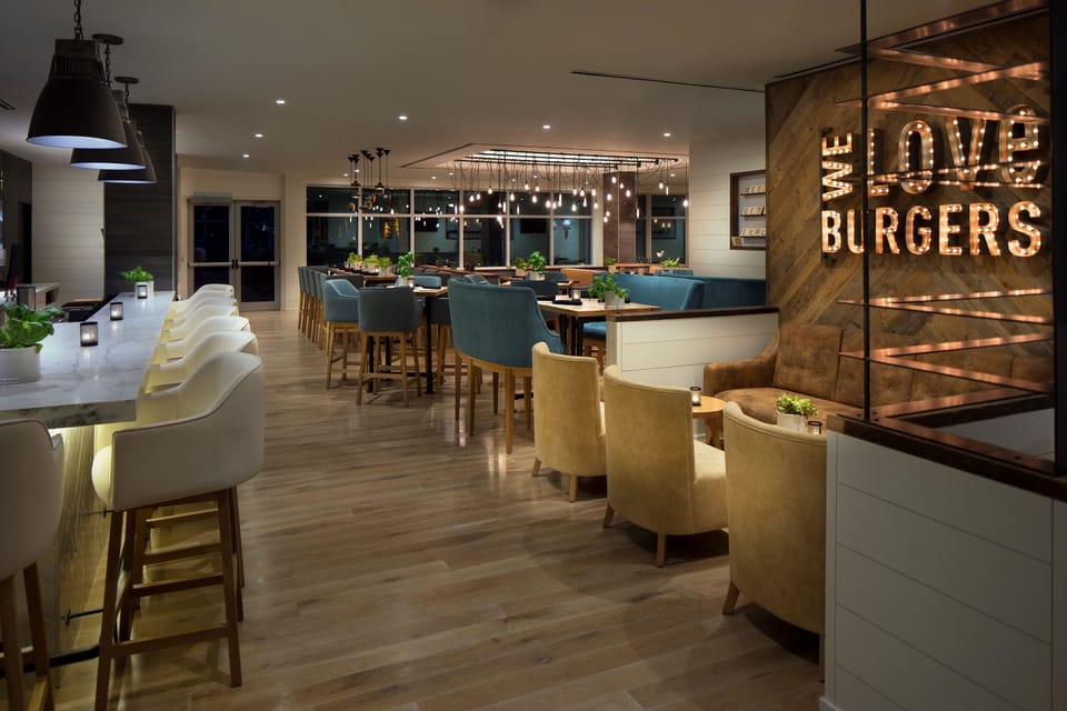 Breakfast, lunch, dinner served; American cuisine, beach views 