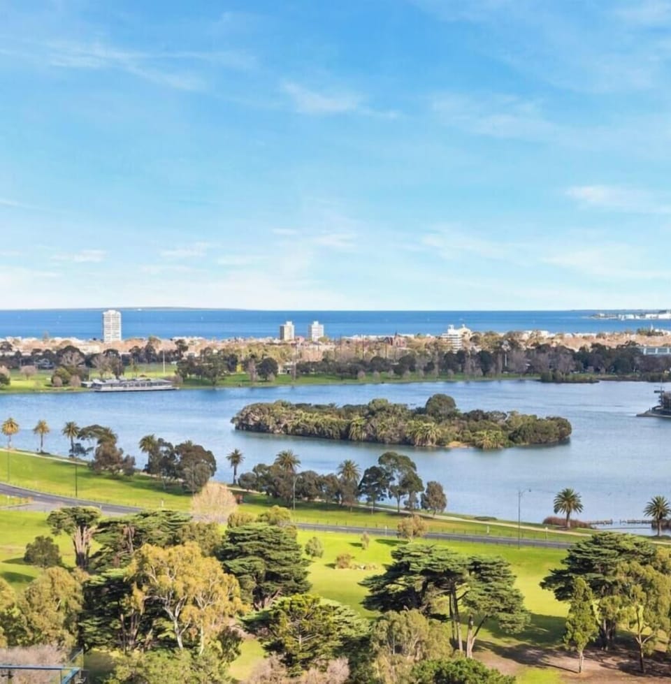 Step outside to the natural beauty of Albert Park Lake, where calm waters, graceful swans, native birdlife, and tree lined paths create a peaceful retreat. Start your day with a lakeside run or yoga session, unwind with an evening walk, and embrace one of