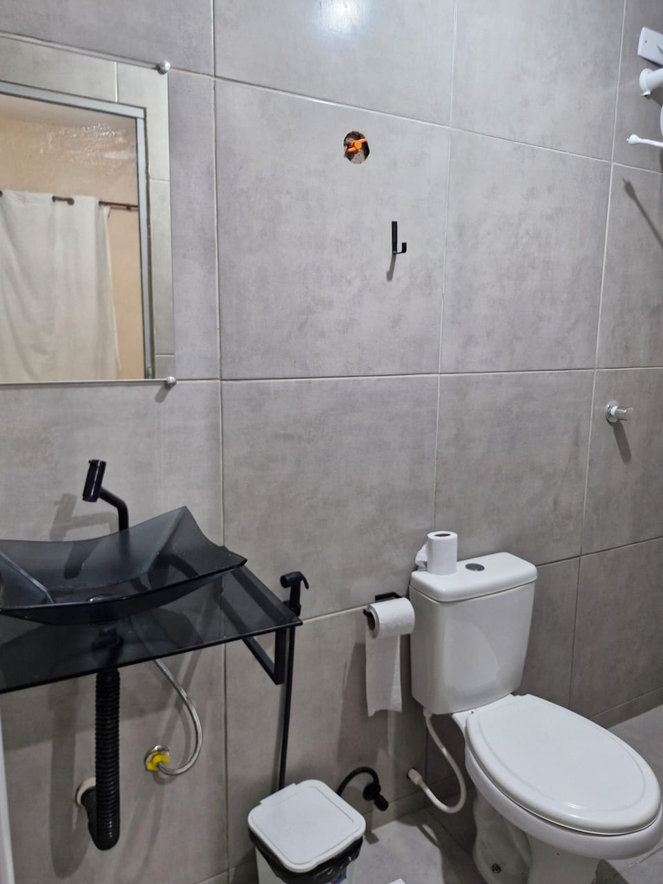 Double Room | Bathroom | Shower, free toiletries, hair dryer (on request), towels