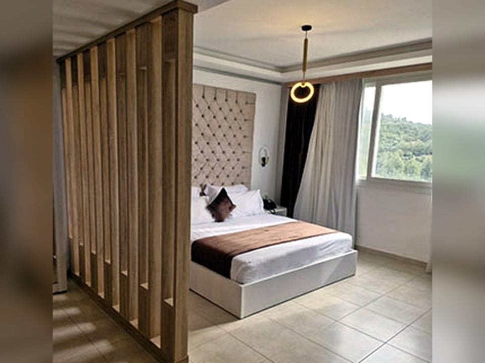WiFi (free), bed sheets