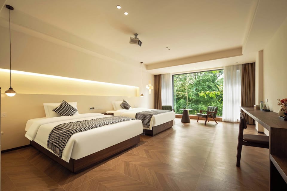 Standard Twin Room, Courtyard View | Blackout drapes, WiFi (free), bed sheets