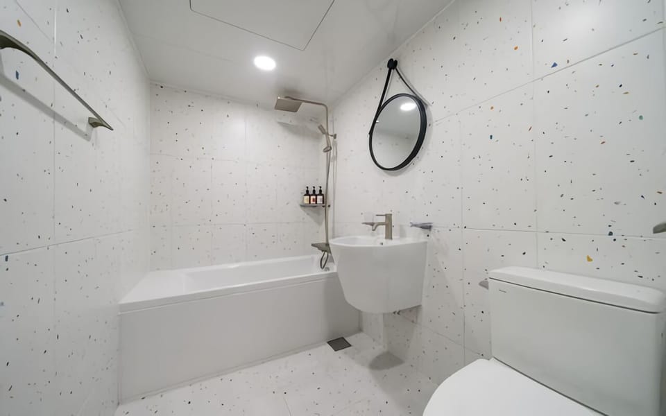 Standard Double Room, 1 Queen Bed, City View | Bathroom | Hair dryer, slippers, towels, soap