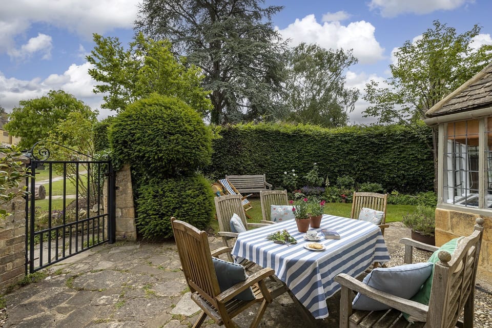 Closes Farm Cottage Outside - StayCotswold