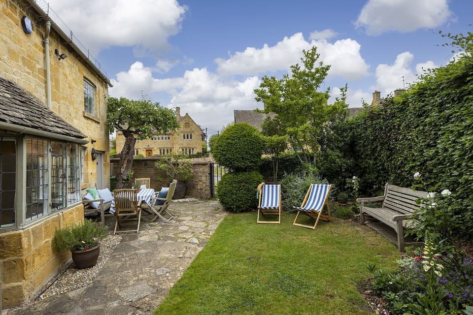 Closes Farm Cottage Outside - StayCotswold