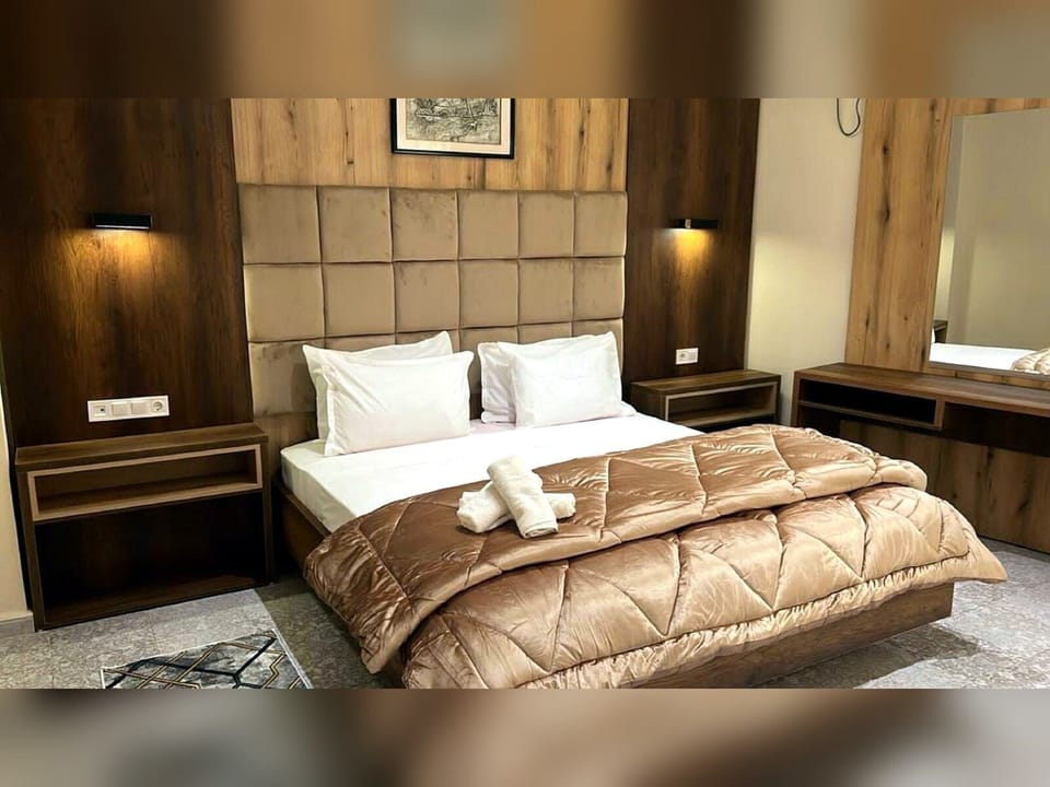 Double or Twin Room | In-room safe, iron/ironing board, WiFi (free), bed sheets