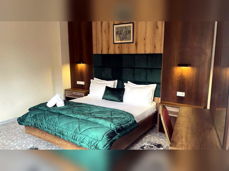 Double or Twin Room | In-room safe, iron/ironing board, WiFi (free), bed sheets