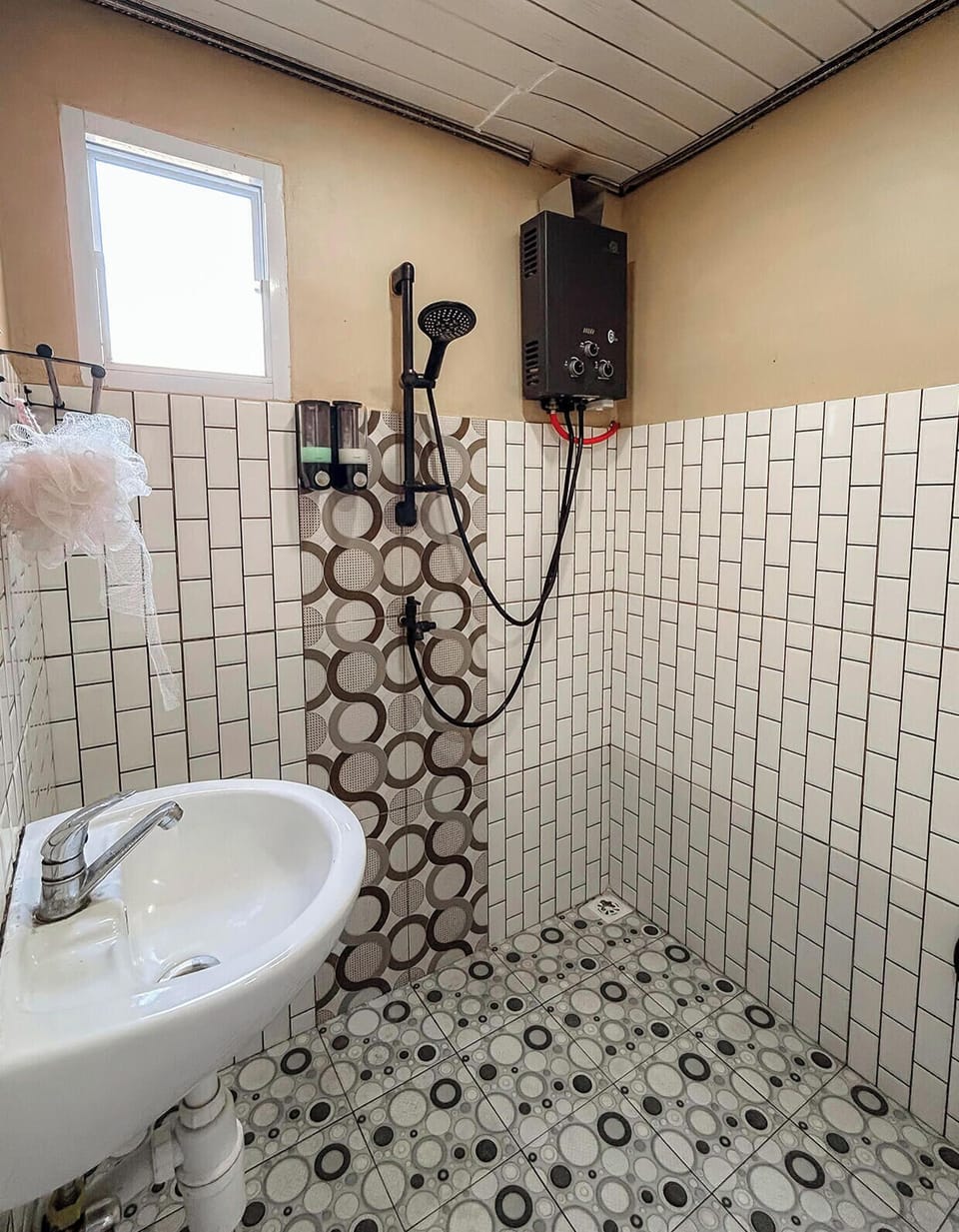 Family Room | Bathroom | Towels, soap, shampoo, toilet paper