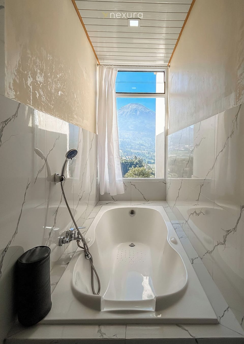 Superior Room | Bathroom | Towels, soap, shampoo, toilet paper