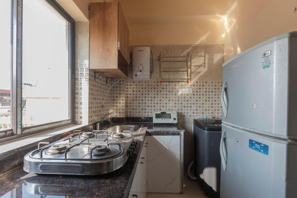 Apartment (2 Bedrooms) | Private kitchen | Microwave, cookware/dishes/utensils