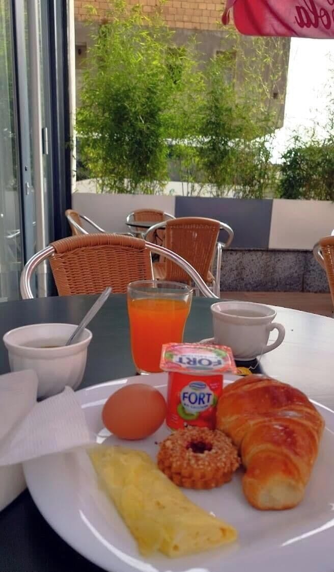 Free daily buffet breakfast