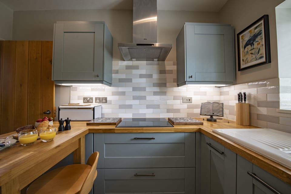 Ground floor: Kitchen, equipped with modern appliances