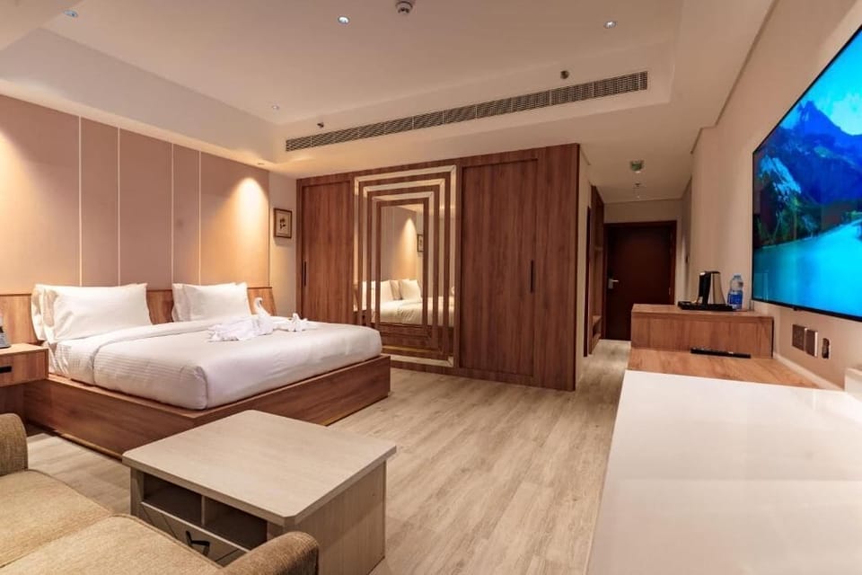Deluxe Double Room, City View | In-room safe, desk, iron/ironing board (on request), WiFi (free)