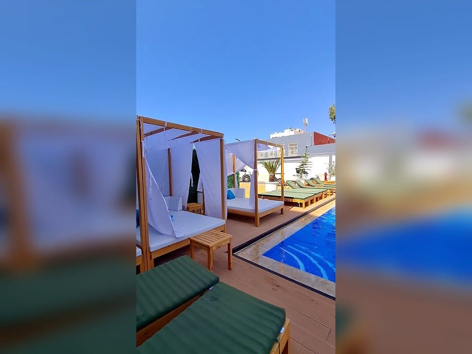 Seasonal outdoor pool