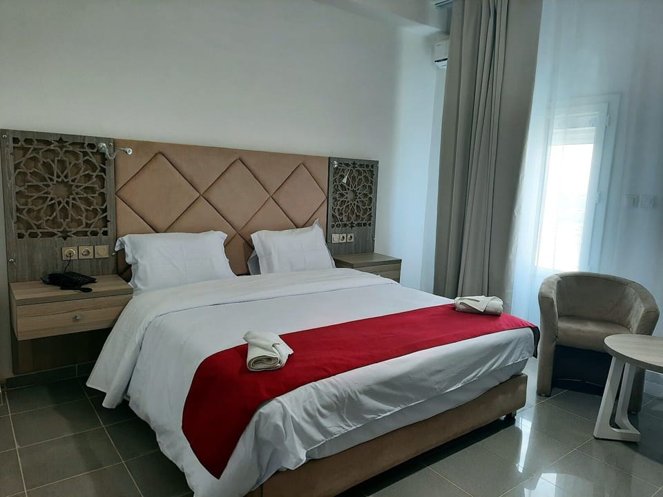 Double or Twin Room | In-room safe, iron/ironing board, WiFi (free)