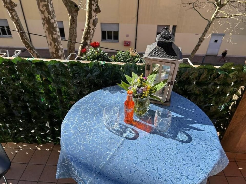 Family Room, City View | Outdoor dining
