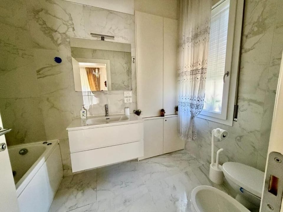 Double Room, Balcony, City View | Bathroom