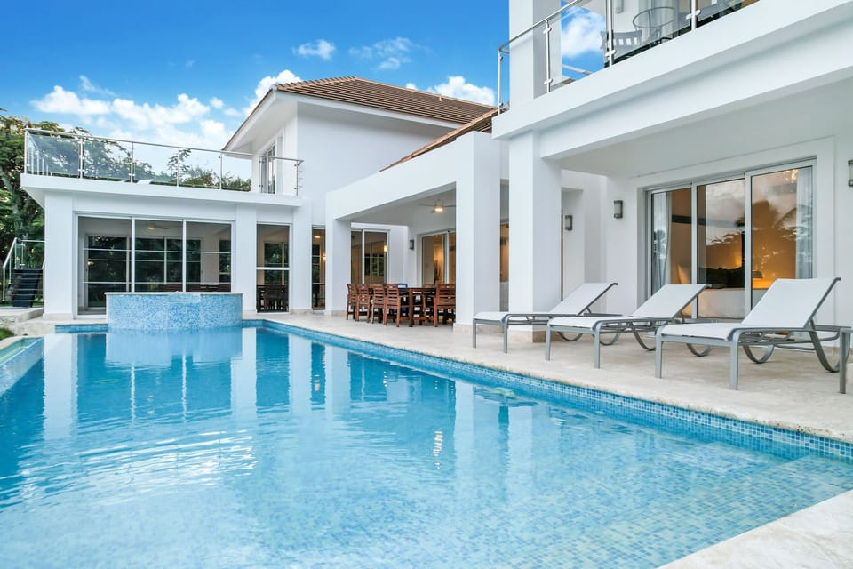 House | 8 bedrooms