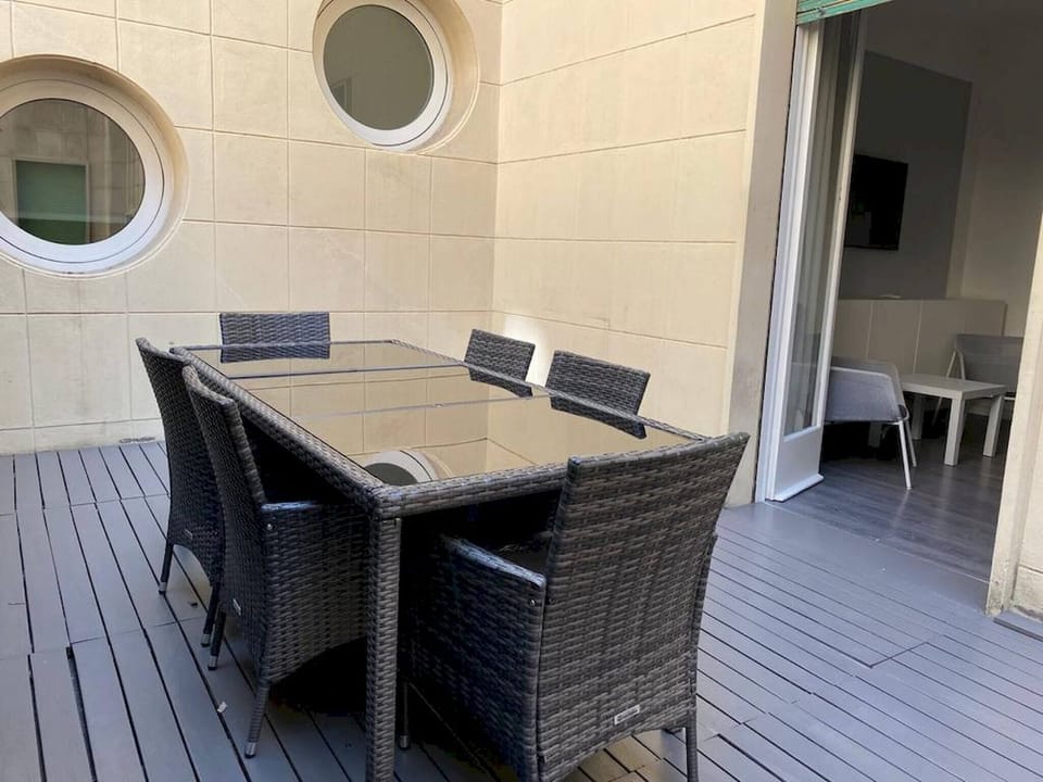 Outdoor dining