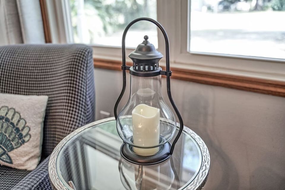 25 21st Avenue | Seas the Day | Living Room | IOP Escapes