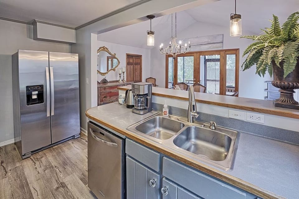 25 21st Avenue | Seas the Day | Kitchen | IOP Escapes