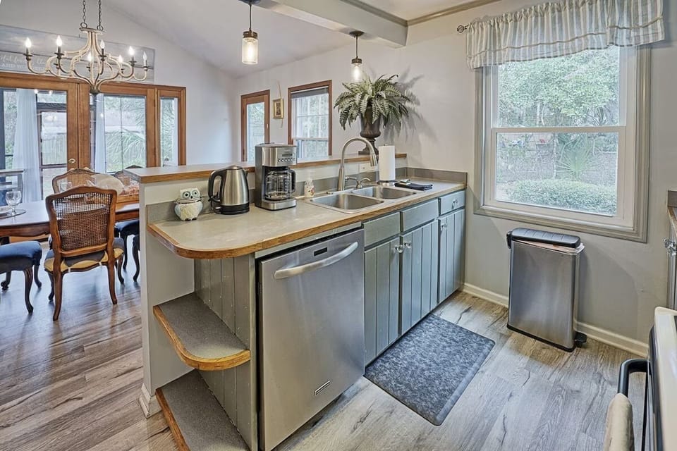 25 21st Avenue | Seas the Day | Kitchen | IOP Escapes