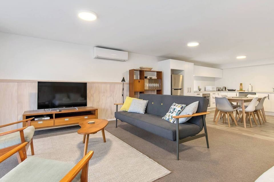 ground floor lounge/kitchen