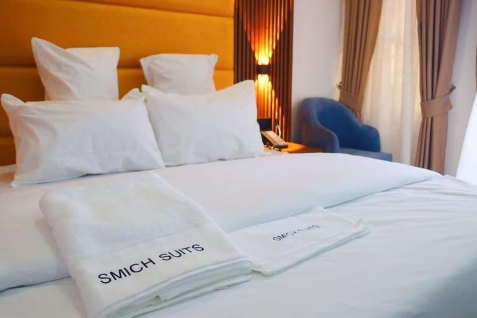 Deluxe Room, Balcony, City View | Desk, soundproofing, WiFi (free)