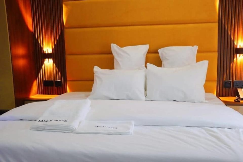Deluxe Room, Balcony, City View | Desk, soundproofing, WiFi (free)