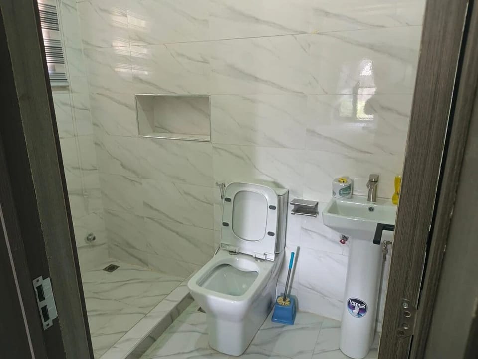 Deluxe Room, Balcony, City View | Bathroom | Towels