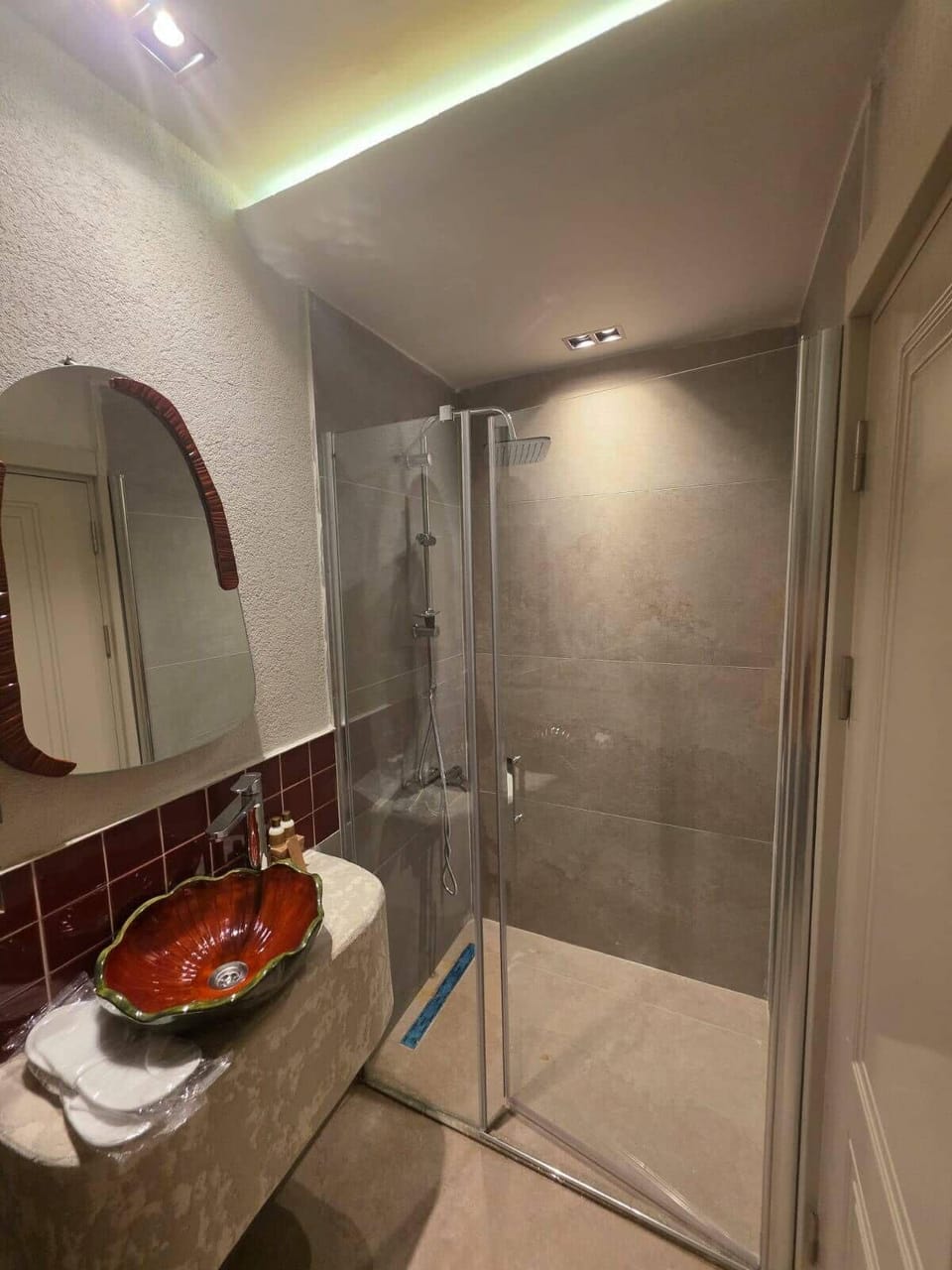 Comfort Double Room | Iron/ironing board (on request), WiFi (free)