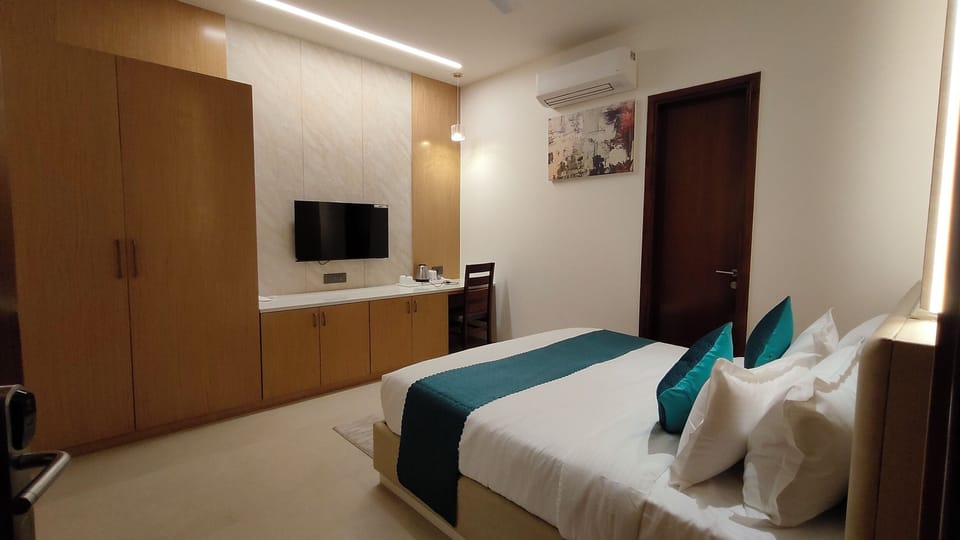 Executive Single Room | Desk, laptop workspace, blackout drapes, iron/ironing board (on request)