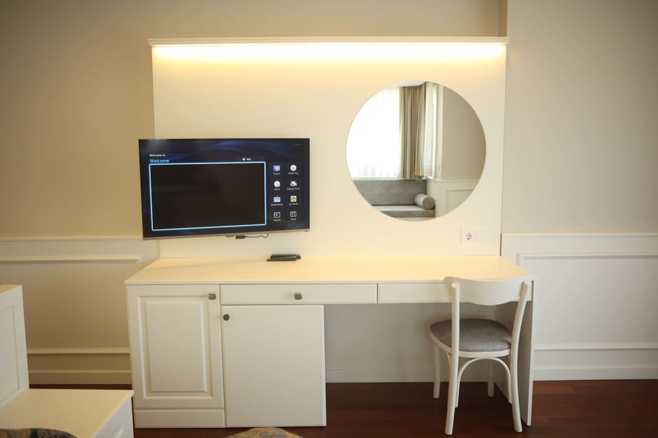 Double Room, River View | Premium bedding, minibar, bed sheets