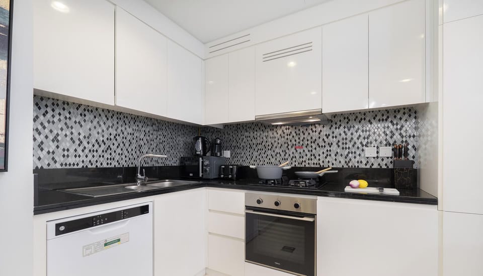 Deluxe Apartment, Balcony, City View | Private kitchen | Electric kettle, toaster, highchair, freezer