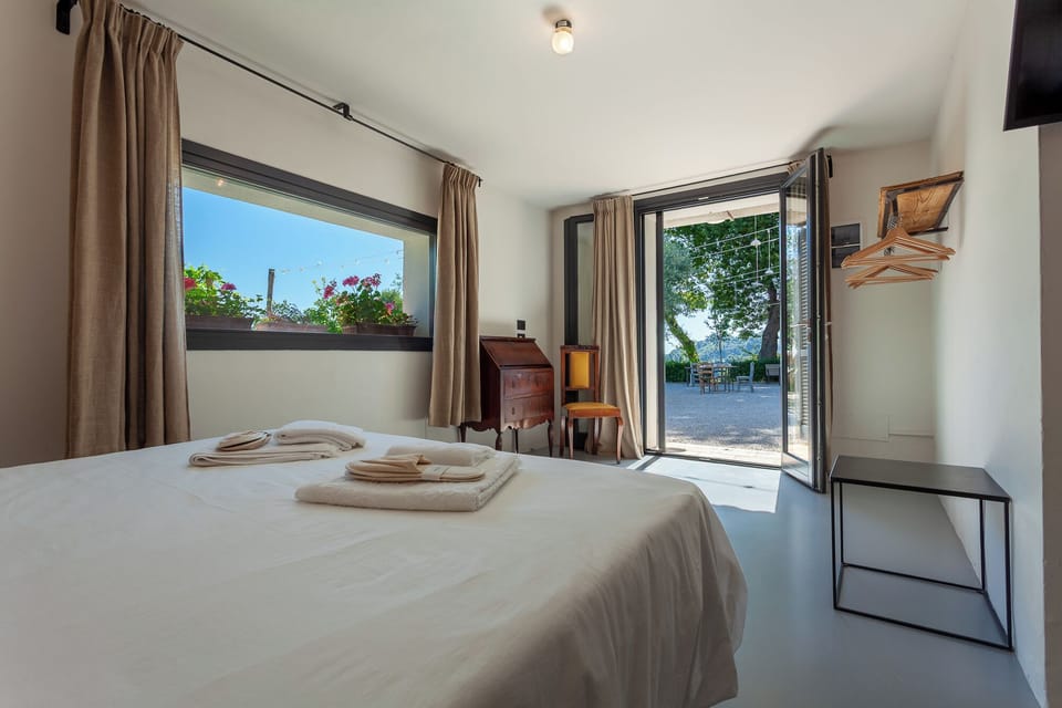 Double Room, Courtyard View | Premium bedding, desk, soundproofing, iron/ironing board