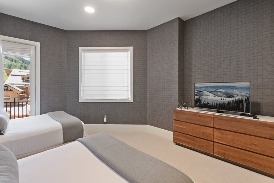 Condo, 3 Bedrooms | 3 bedrooms, iron/ironing board