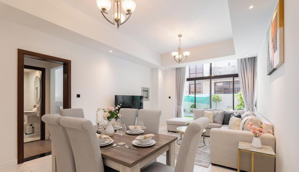 Family Villa, Garden View | In-room dining
