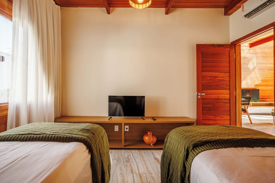 Deluxe Chalet | In-room safe, laptop workspace, blackout drapes