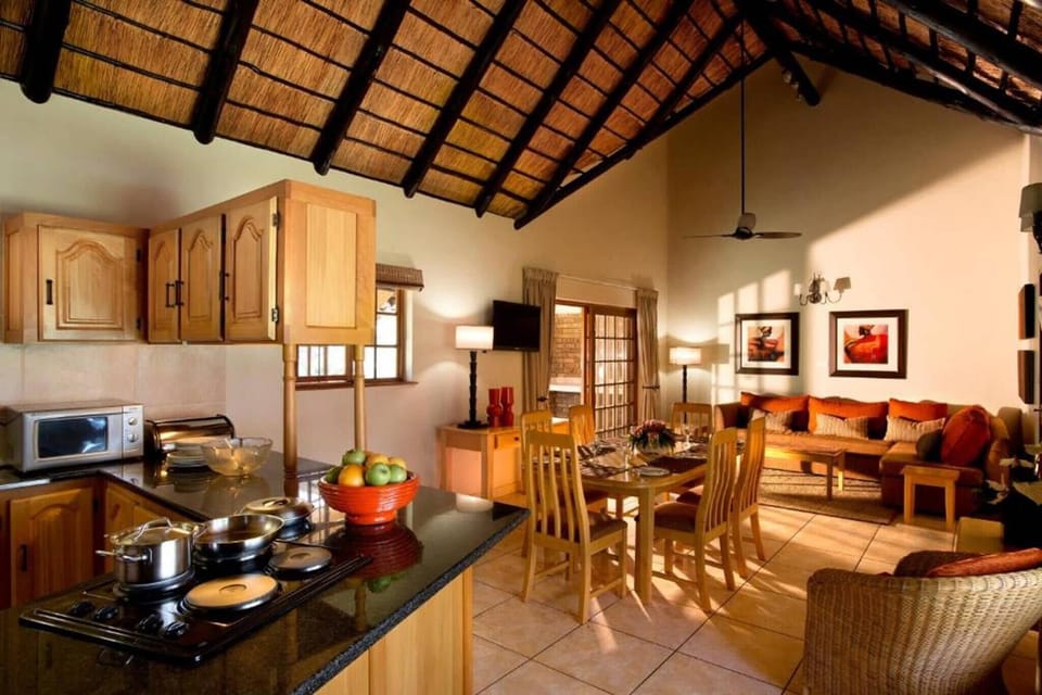 Apartment, 2 Bedrooms, Patio | Interior