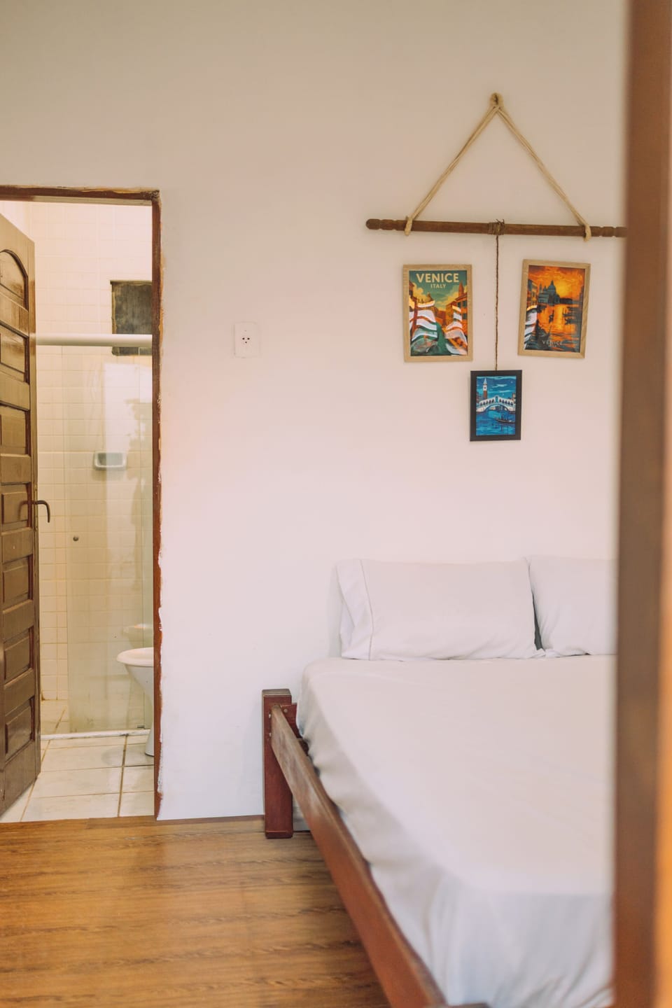 Single Room, 1 King Bed | Blackout drapes, iron/ironing board (on request), WiFi (free)