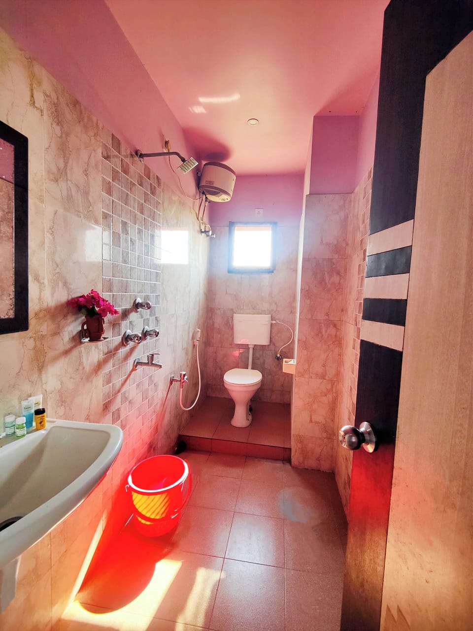 Classic Double Room, Garden View | Bathroom | Shower, towels, soap, shampoo