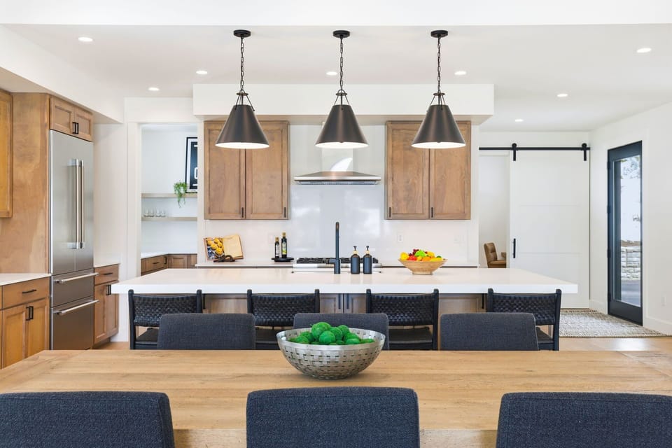 Dining area: Seating for 8

