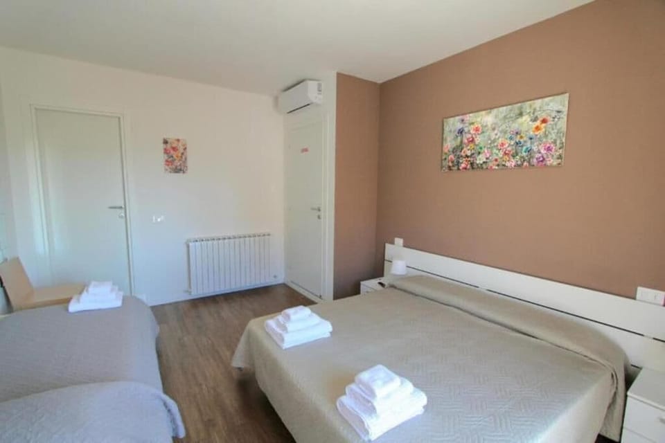 Triple Room | Iron/ironing board (on request), WiFi (free)