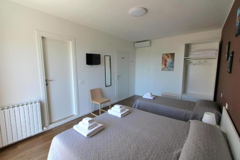 Triple Room | Iron/ironing board (on request), WiFi (free)